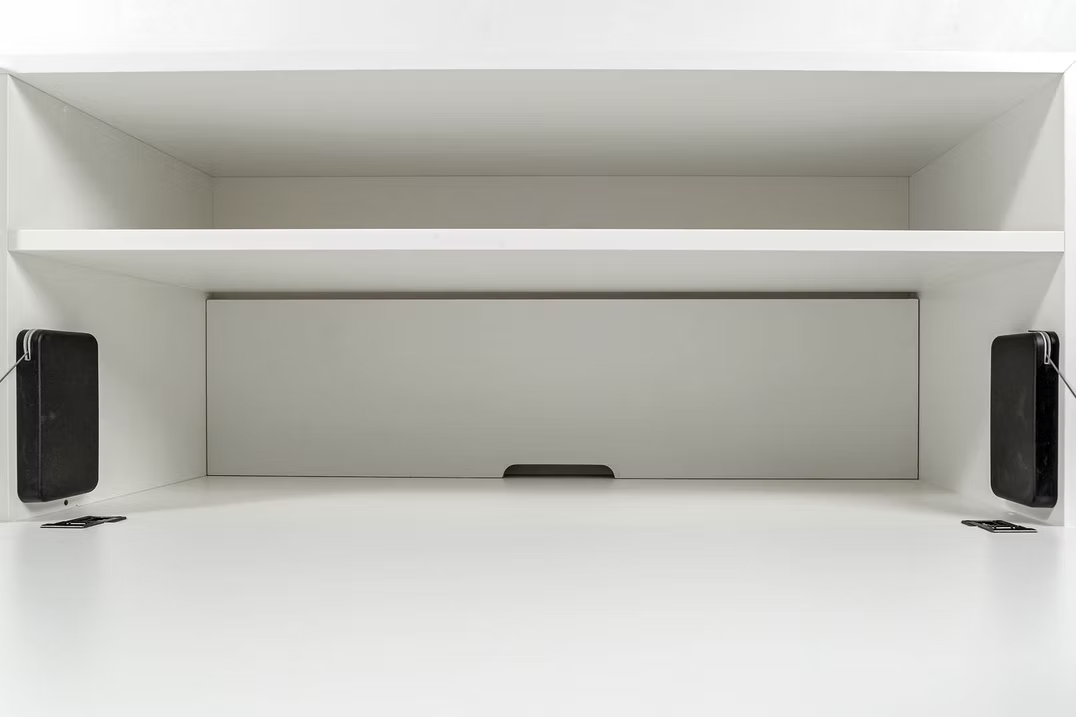 bulbaum "handgemaach" TV-Möbel "zwei en haalef mäta"