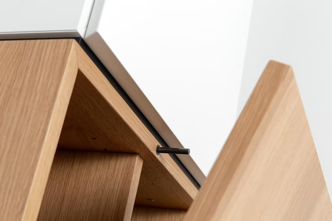 bulbaum "handgemaach" TV-Möbel "zwei en haalef mäta"