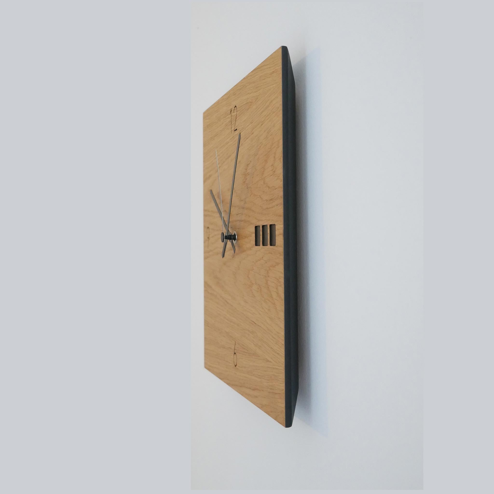 bulbaum "Halwa" Wanduhr quadratisch in Eiche
