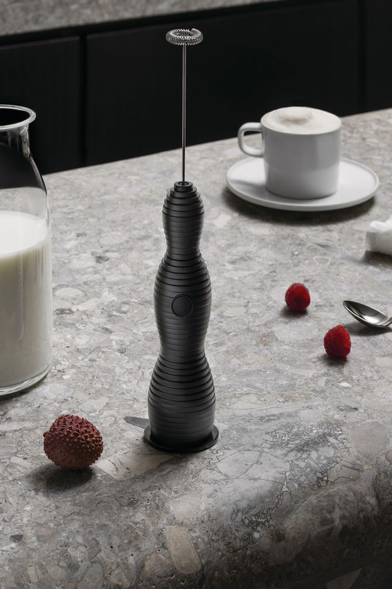 Alessi Pulcina Milchaufschäumer schwarz, aus thermoplastischem Harz