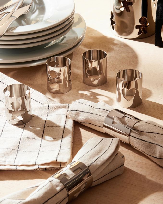 Alessi Girotondo Serviettenring Blumen, aus Edelstahl, durchbrochen