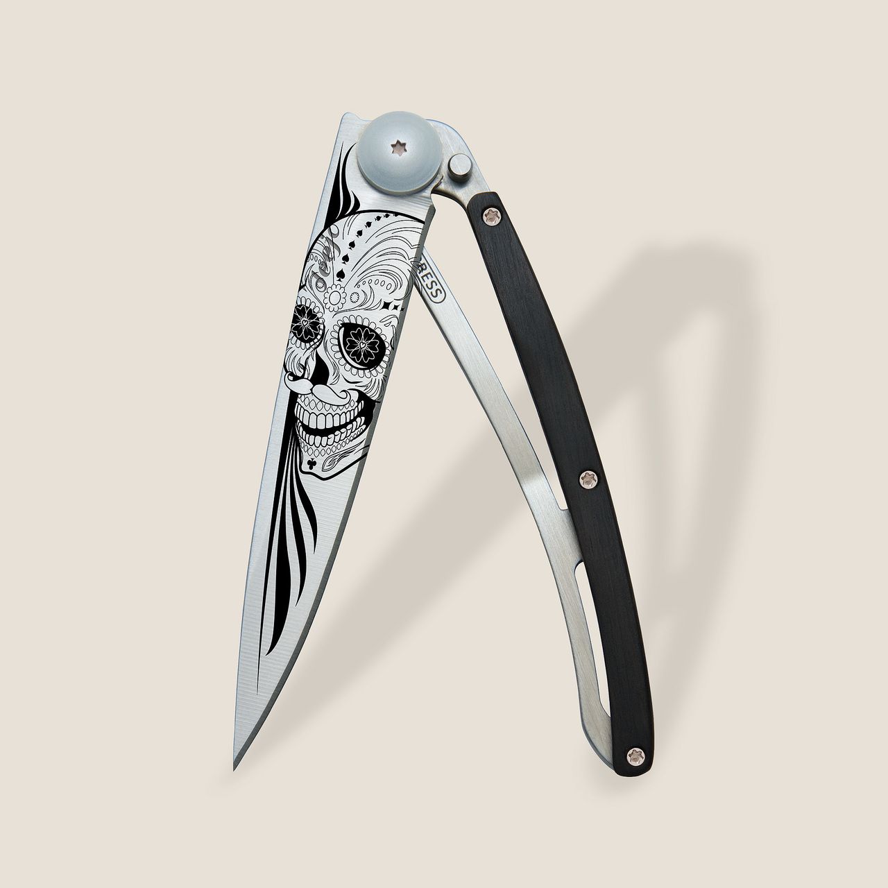 Deejo Taschenmesser 37g Ebenholz Latino Skull